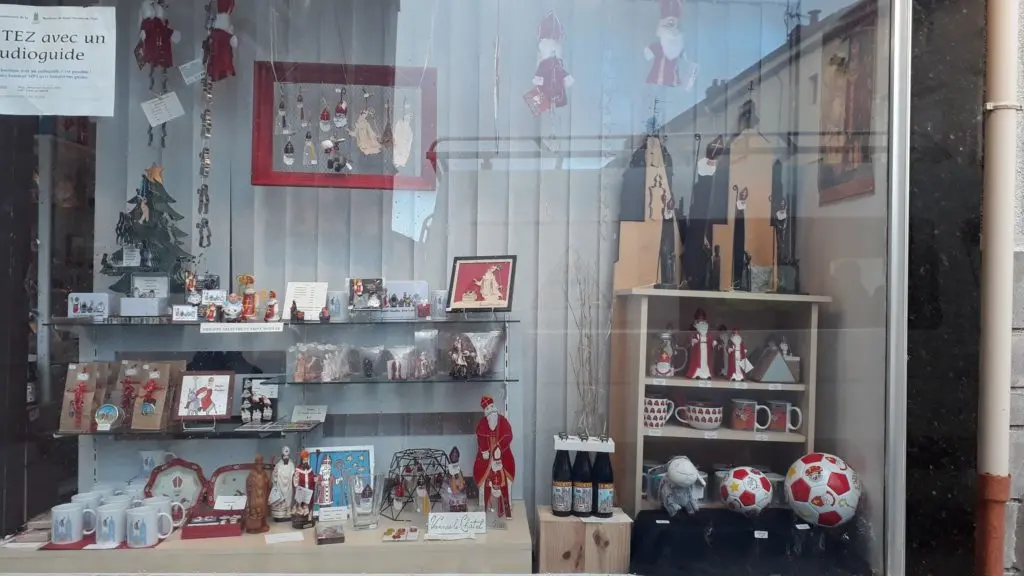 photo de la boutique à souvenir de saint nicolas de port